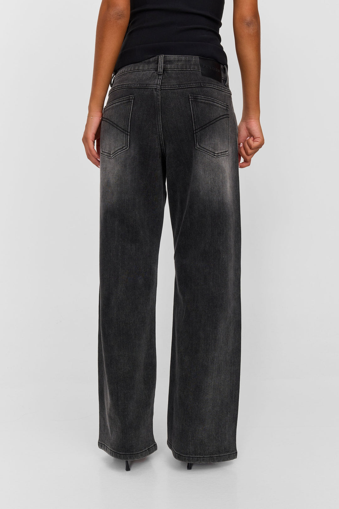 Oslo Jean Black